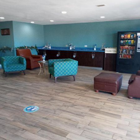 Travel Inn Уинтър Хевън Екстериор снимка