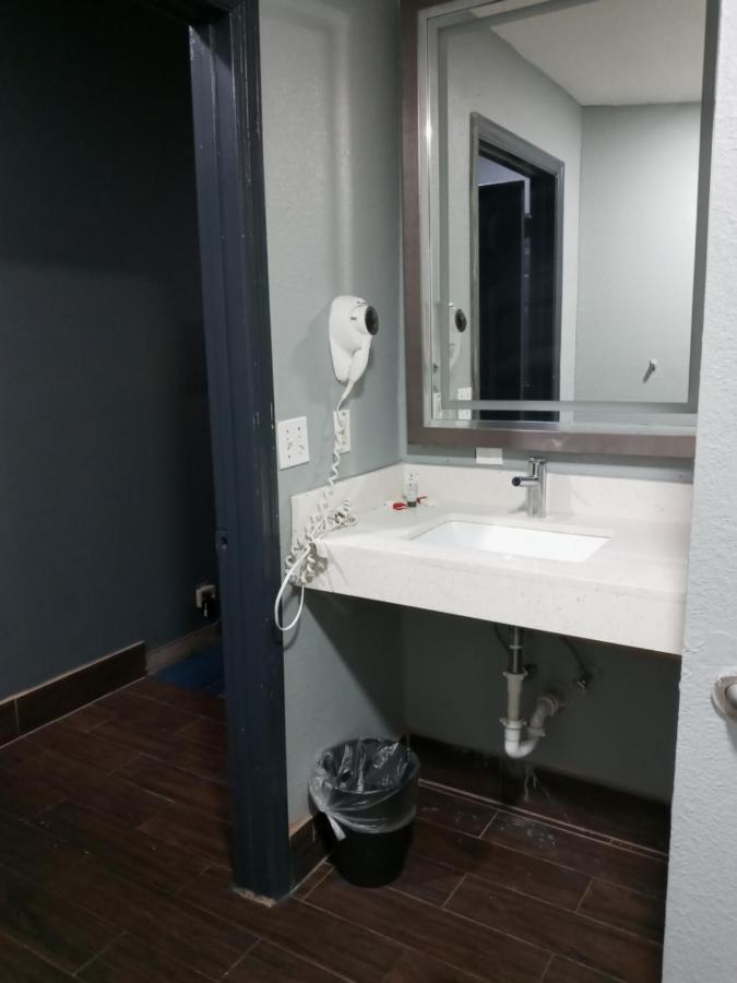 Travel Inn Уинтър Хевън Екстериор снимка